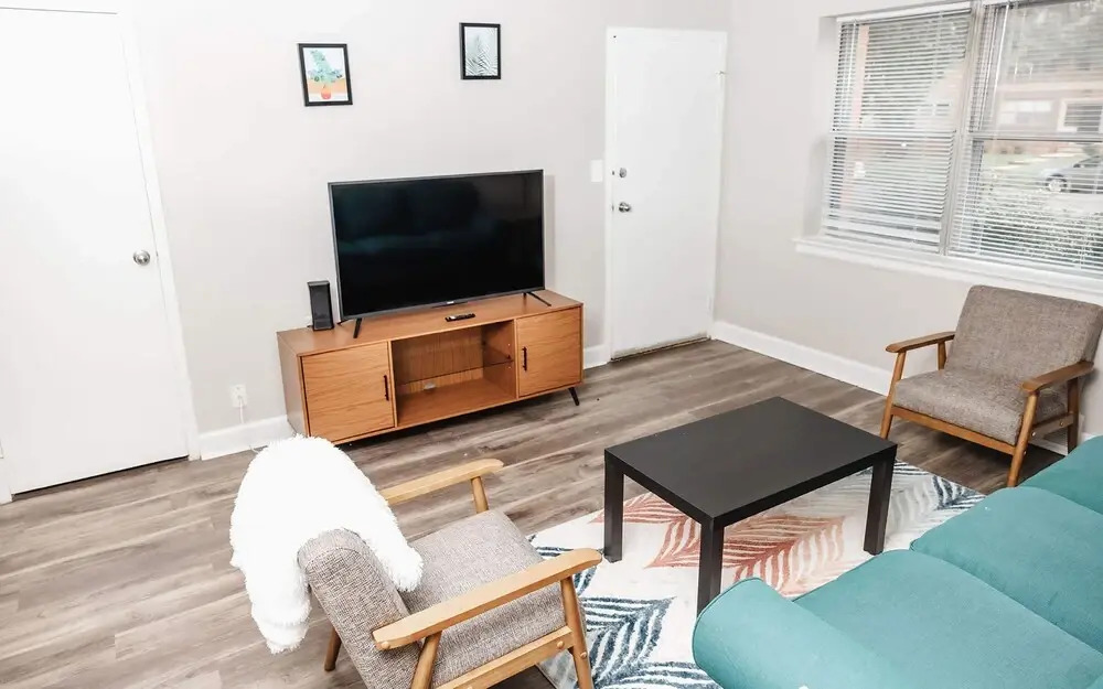 Comfortable 1BR APT With a 24-hour Fitness Center