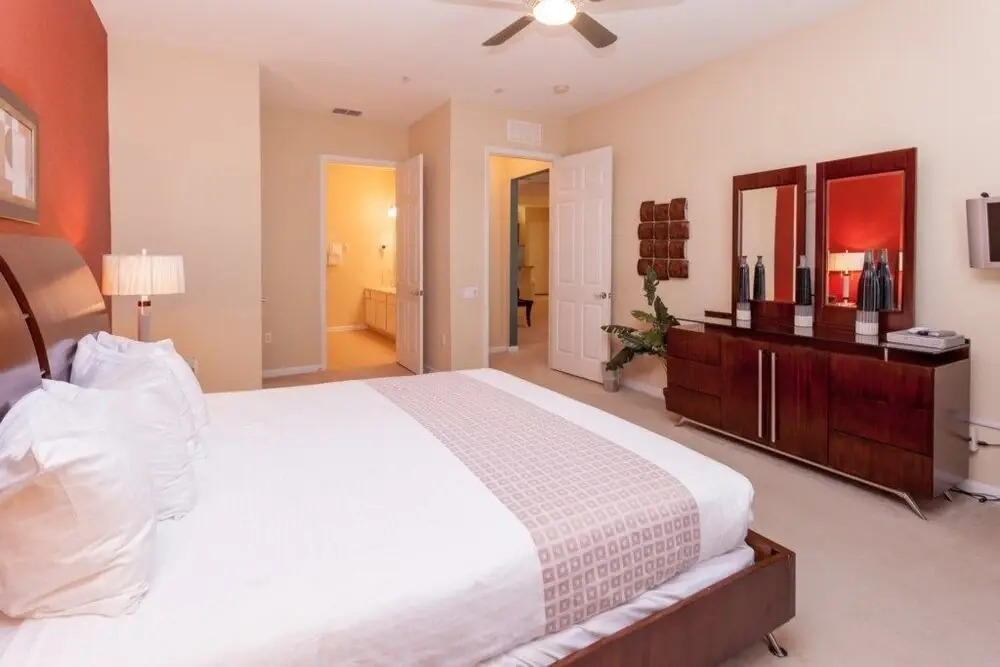 3 Bed 2 Bath Premium Lakeview l 1006