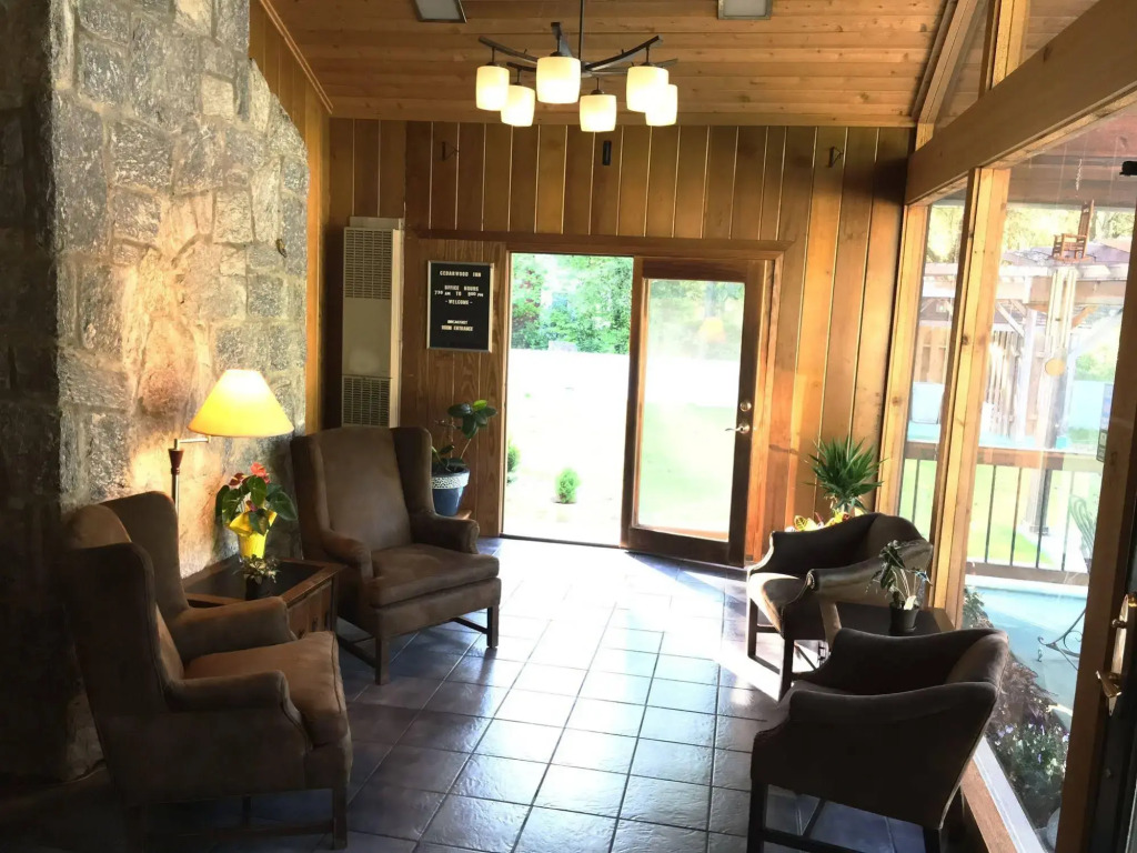 CedarWood Inn