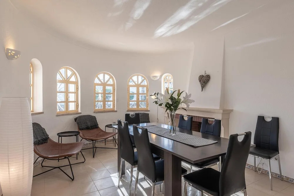 Villa Baltin With 4 Bedrooms and 3 Bathrooms