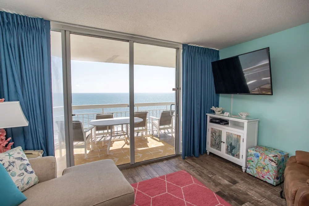 0712 Waters Edge Resort 3 Bedroom Condo by RedAwning