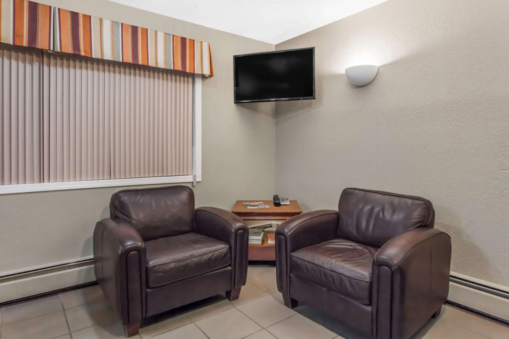 Super 8 by Wyndham Stettler