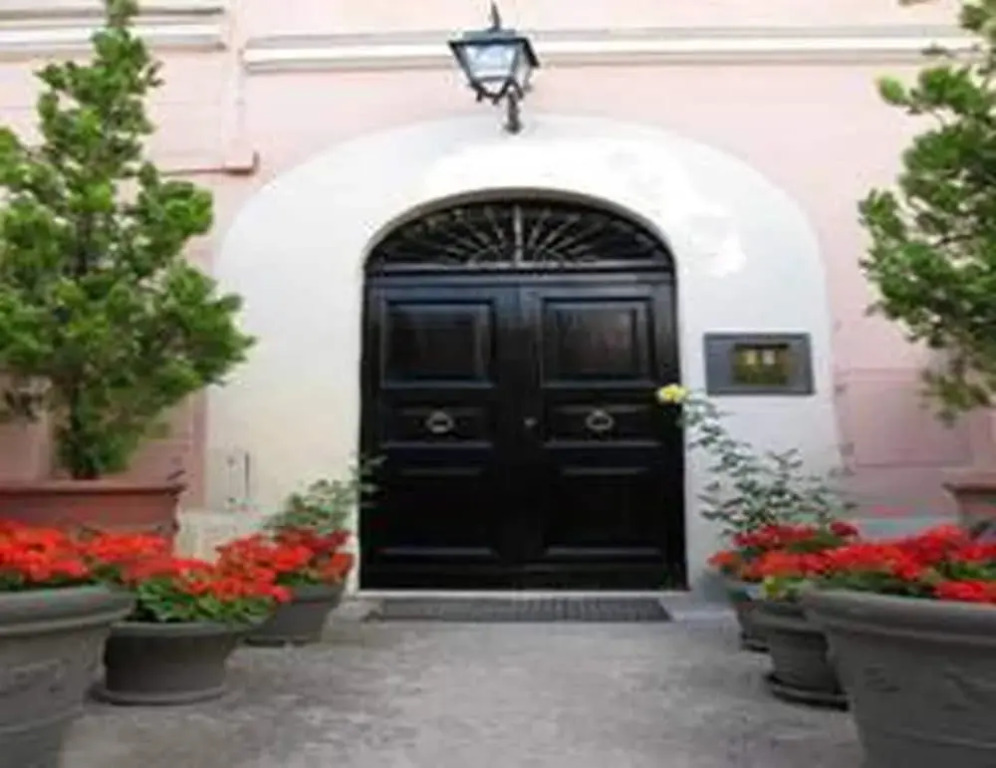 Hton 6 Flat rents Rome