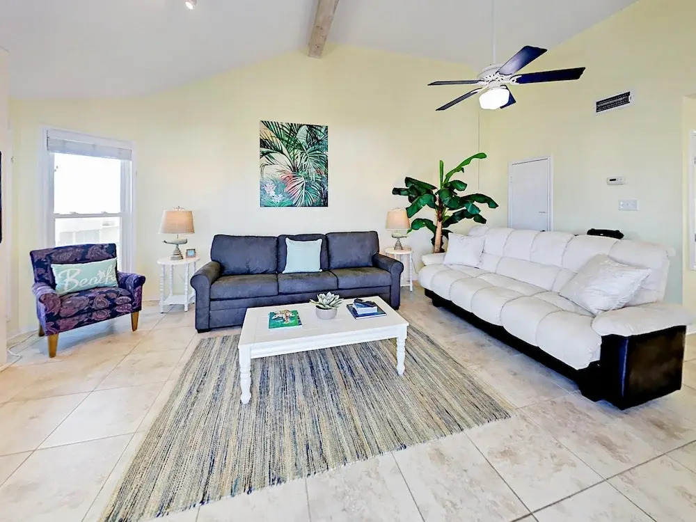 17601 San Luis Pass Road Home - 3 Br townhouse by RedAwning