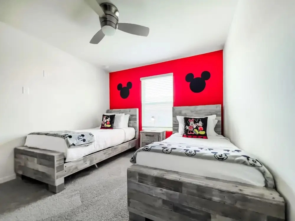 NEW Townhome Near Theme Parks Private Pool Bbq!