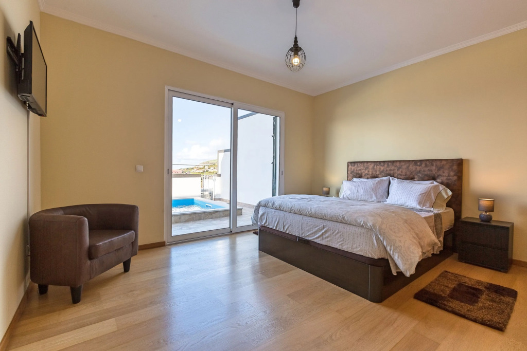 Lovely NEW 3-bedroom villa in Calheta, leisure room, sea-view | Casa da Belita
