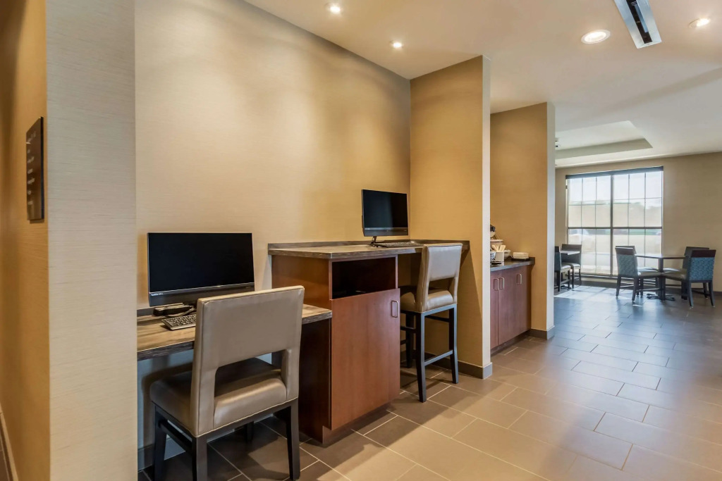 Comfort Inn & Suites - Harrisburg Airport - Hershey South