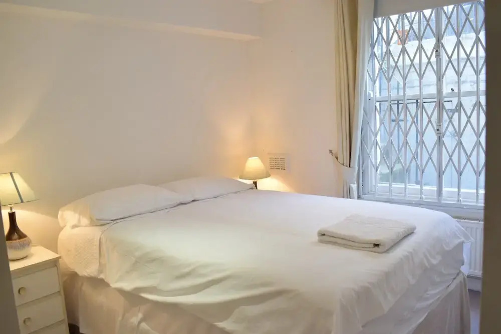 Chelsea 2 Bedroom Apartment With Patio