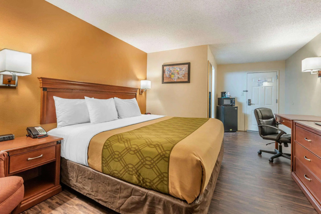Econo Lodge Louisville Downtown