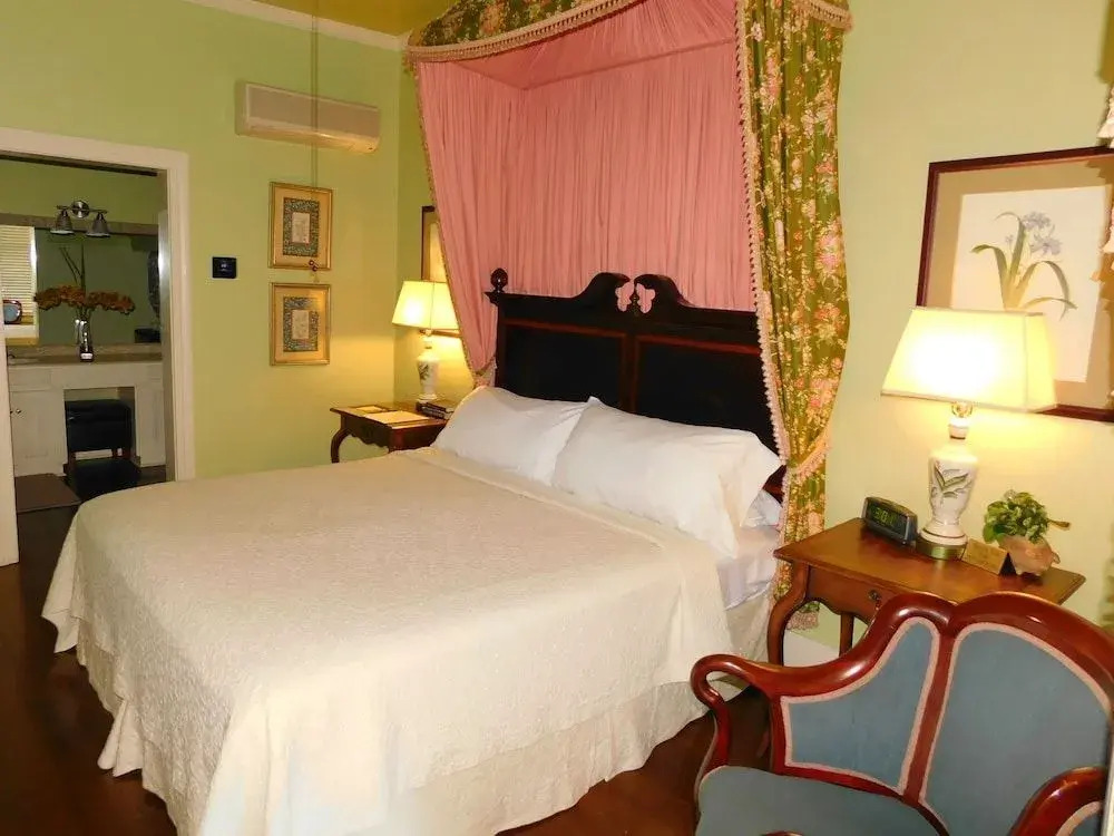 Anchuca Historic Mansion & Inn