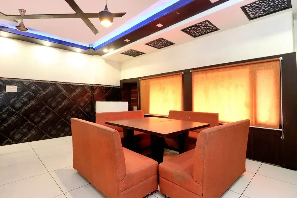 Oyo 37860 Hotel Batra