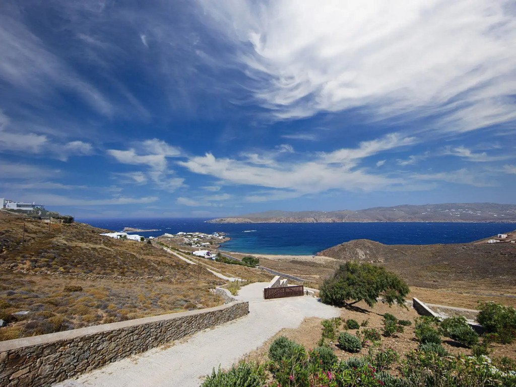 Villa in Mykonos near Agios Sostis Beach