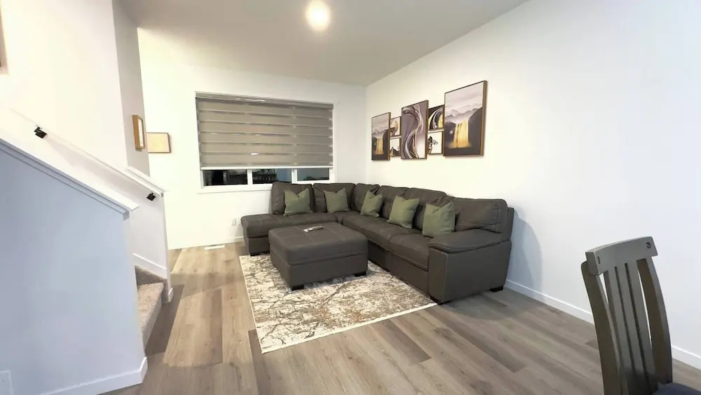 3BR Family House in NE Edmonton