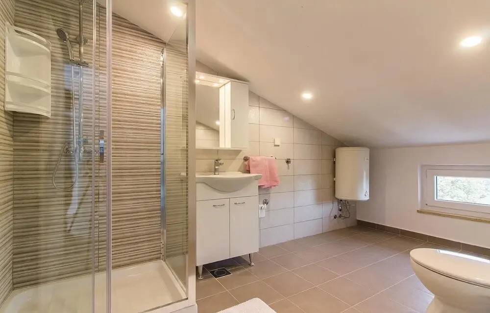 Amazing Home in Stinjan With Wifi and 6 Bedrooms