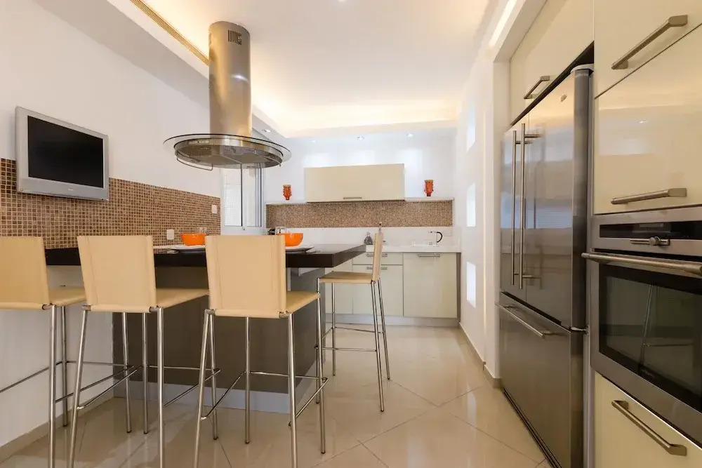 Apartment with Sauna, Hot Tub & Parking