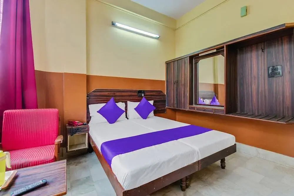 Hotel Pawansree Deluxe Lodge by OYO Rooms