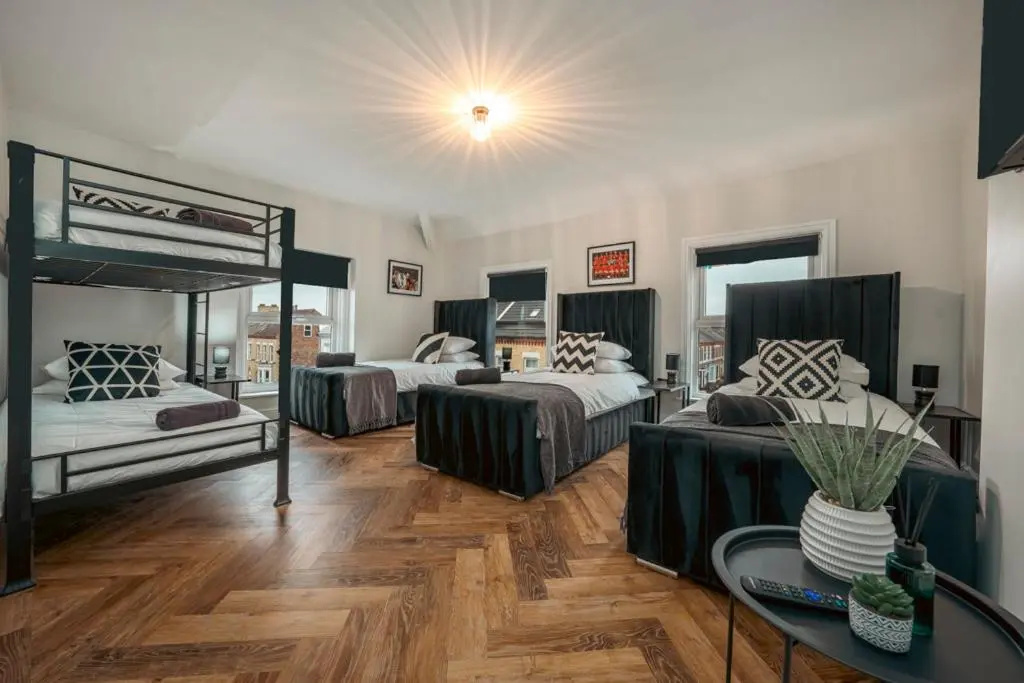 The L4 Studios & Rooms