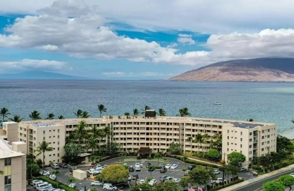 Royal Mauian, #518^ 3 Bedroom Condo by RedAwning