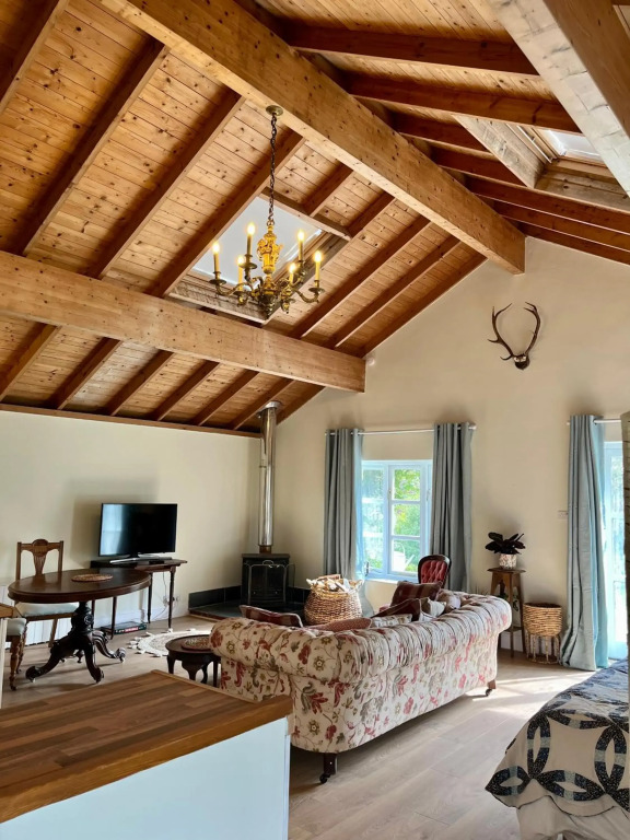 The Billiard Room - Luxury Retreat