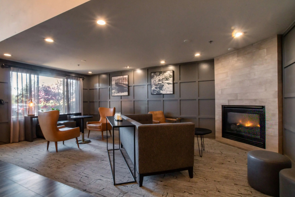 Oxford Suites Chico