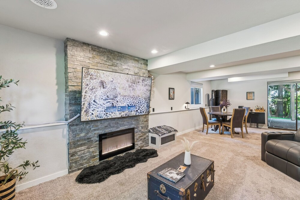 Modern Forest Escape, Near Lake Stevens & Hikes