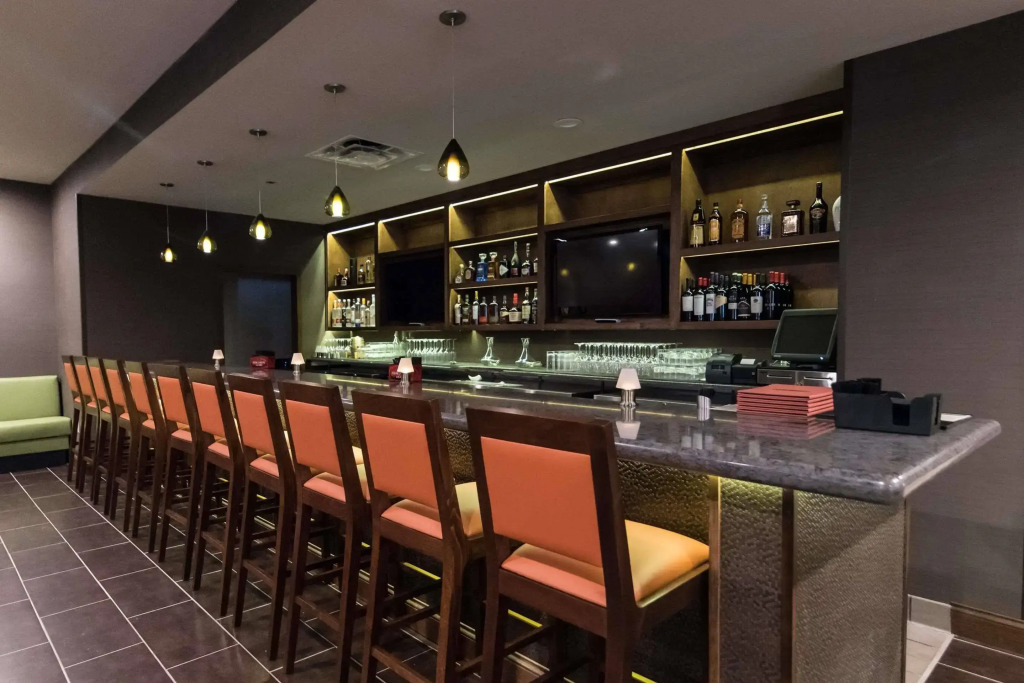 Отель Wyndham Garden Westlake