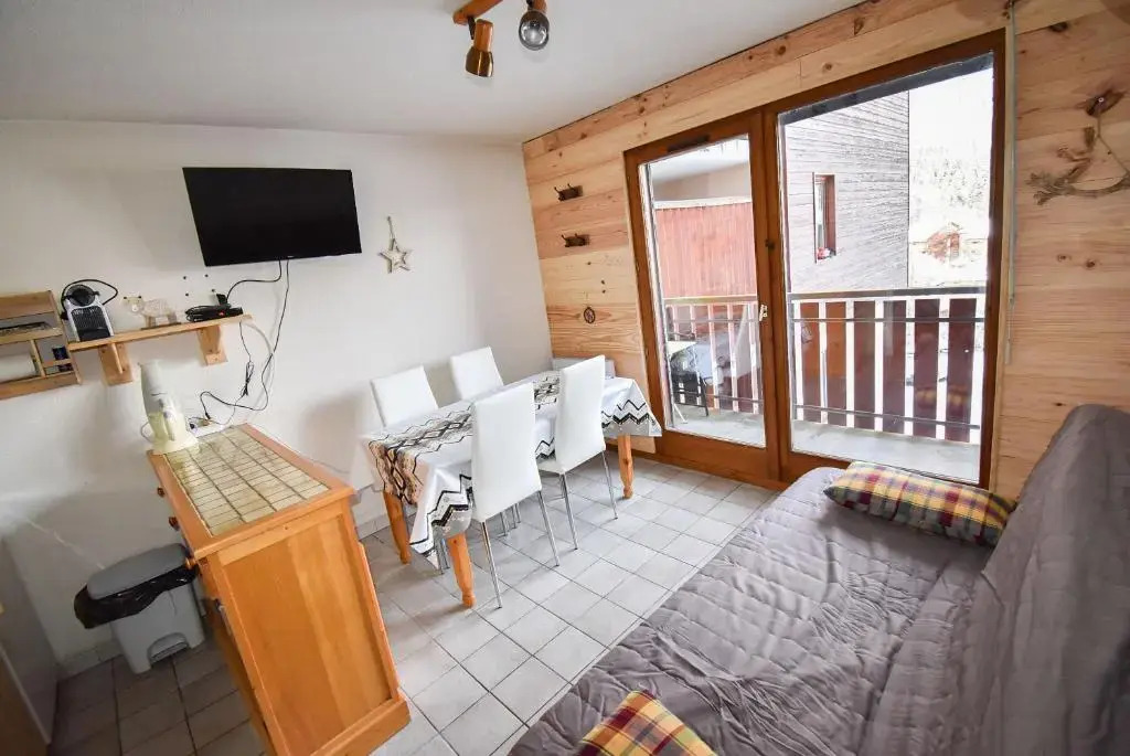 Le Pied des Pistes A13, Joli Studio tout confort 4 pers, vue vallée imprenable, DRAPS NON COMPRIS