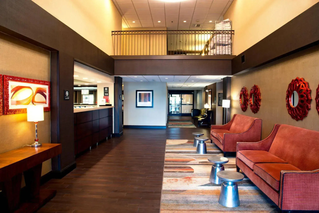 Hampton Inn Charleston-Southridge