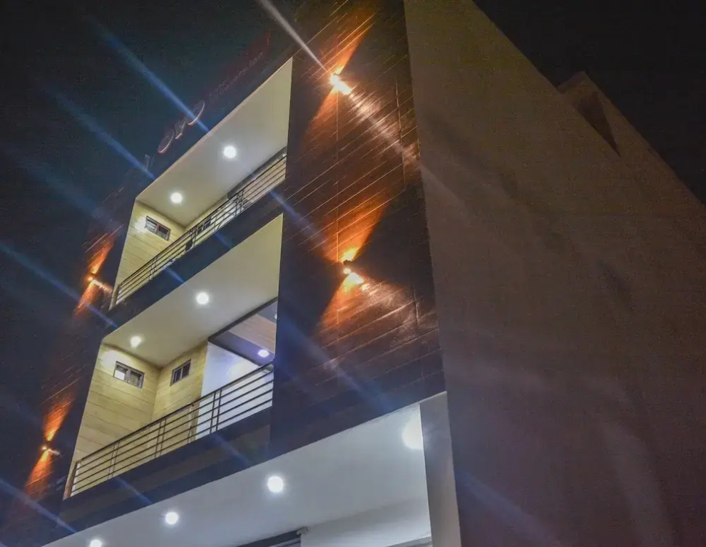 OYO 49906 Hotel Discovery Inn