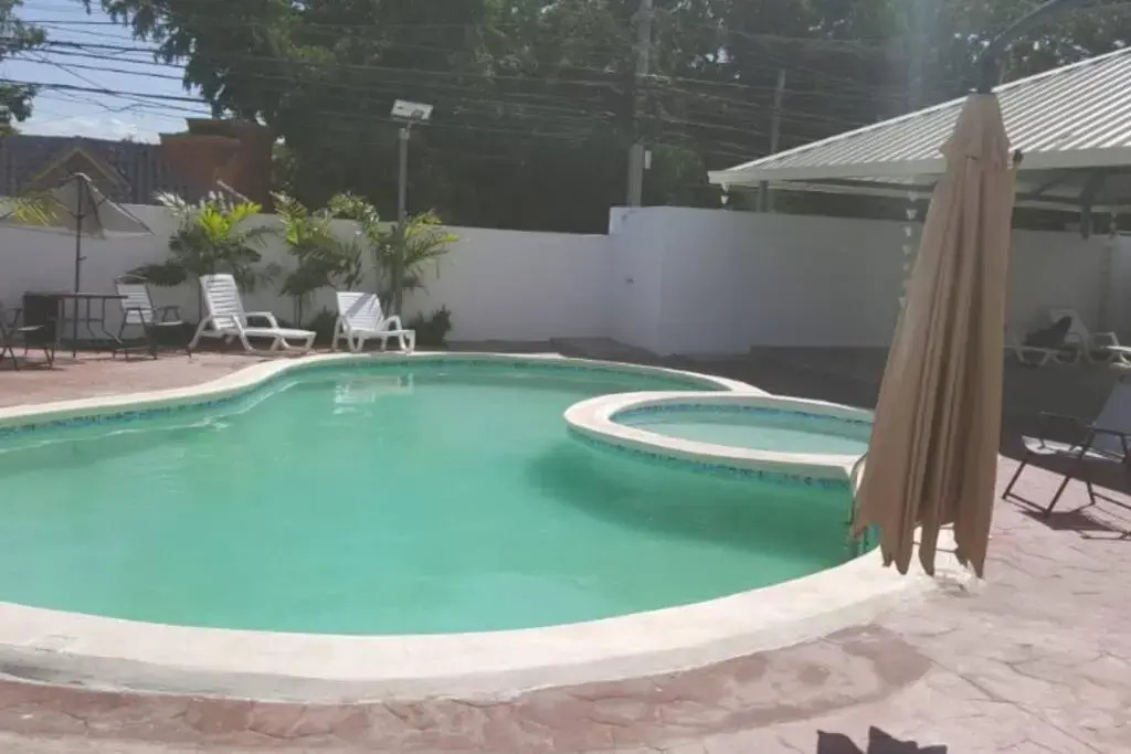 Moderno Apartamento 3/2, Wifi, cable, Netflix, A/C