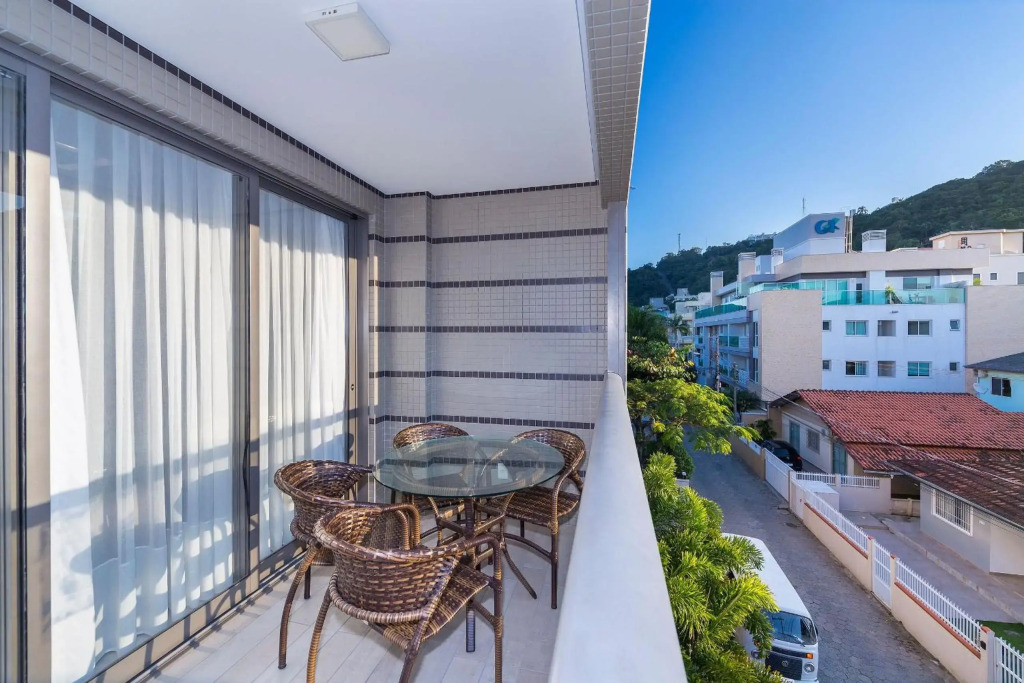 Porto Madero 201 - Apartamento no centro de Bombinhas - Rooftop com piscina e academia - À poucos metros da praia