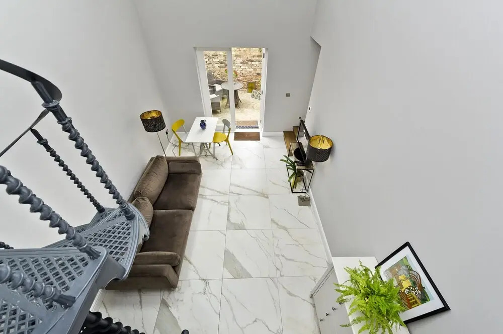 Charming Home With Patio Close to Wimbledon Park by Underthedoormat