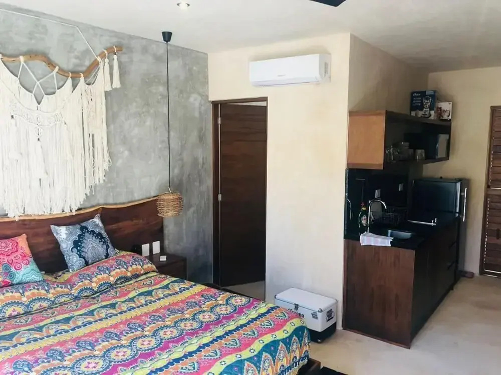 Deluxe Studio Direct Exit to the Pool