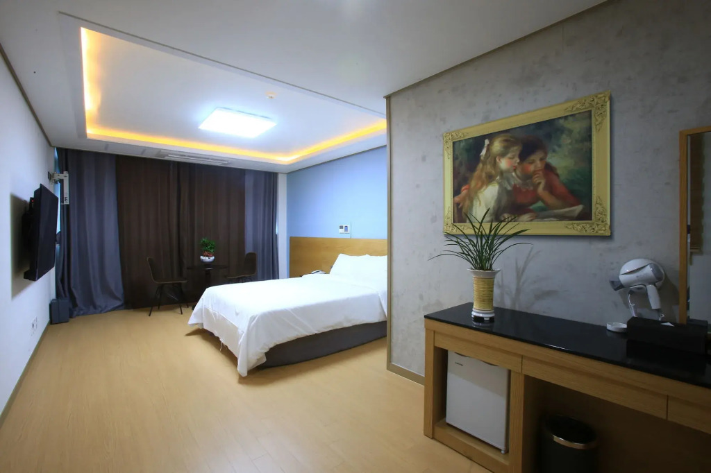 Line Hotel