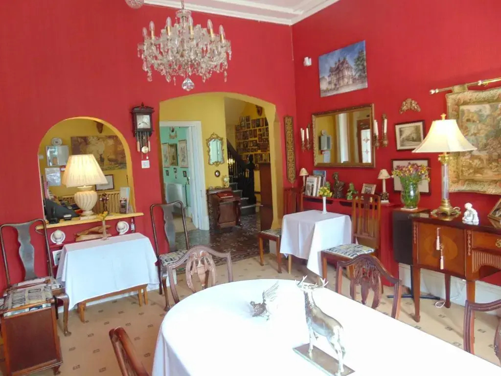 Holywell House