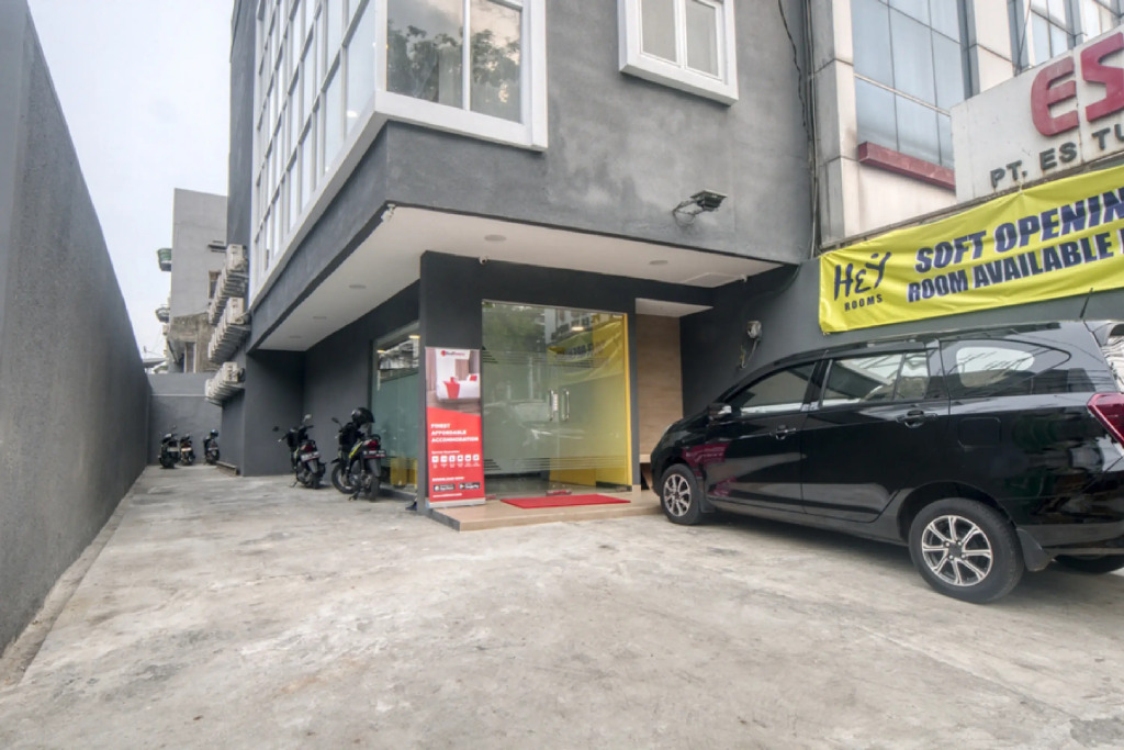 RedDoorz Plus at Cideng Timur