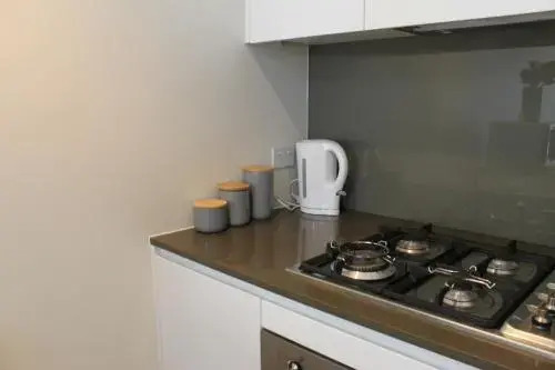 Exquisite Family Home +Parking, Close to CBD