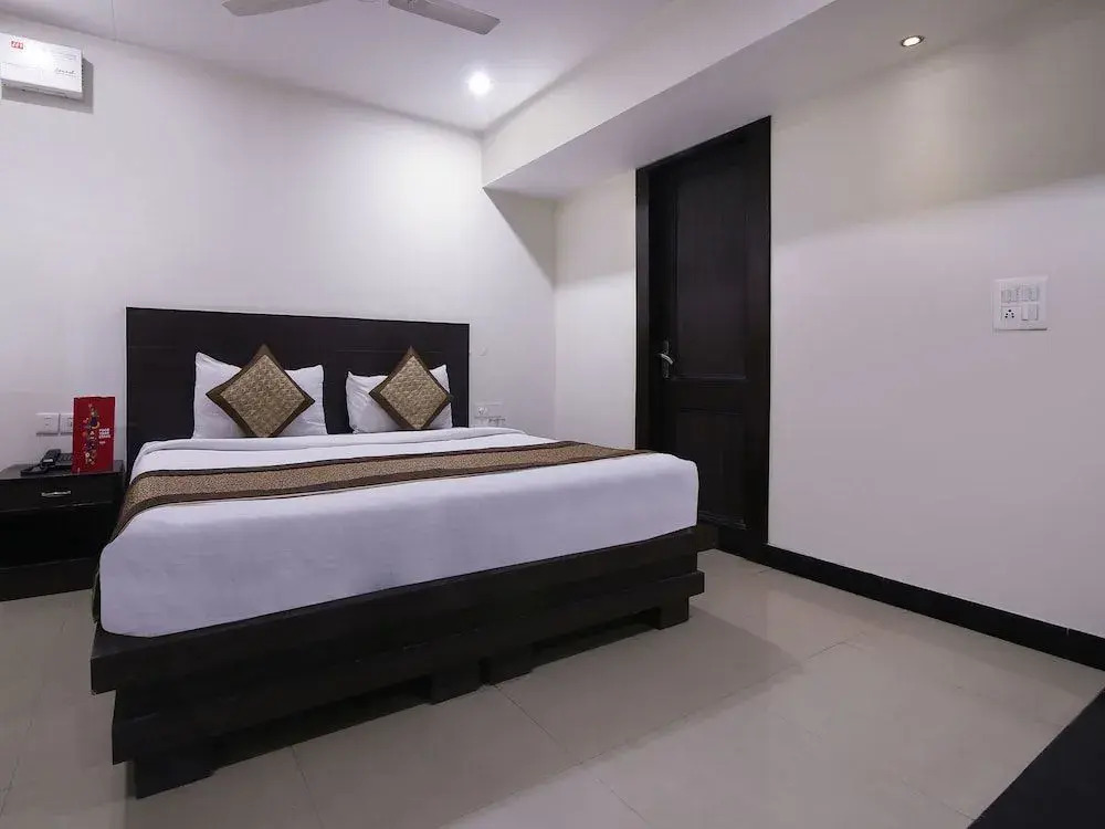 Capital O 4012 Hotel Agra Cantt