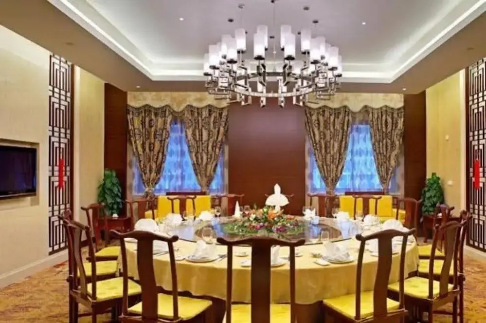Ningbo Holiyacht Crystal Hotel