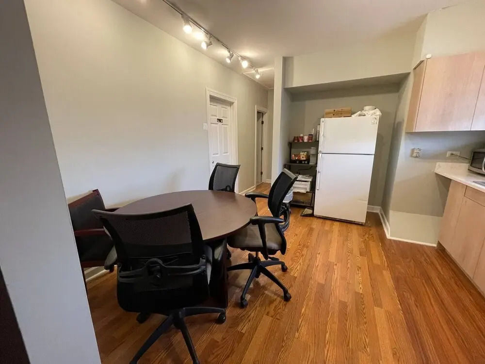 Feel At Home In Flo Bright Welcoming Private Room