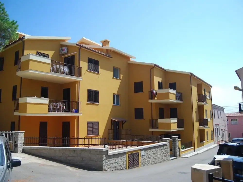 Belvilla by OYO Comfortable Apartment With Pool