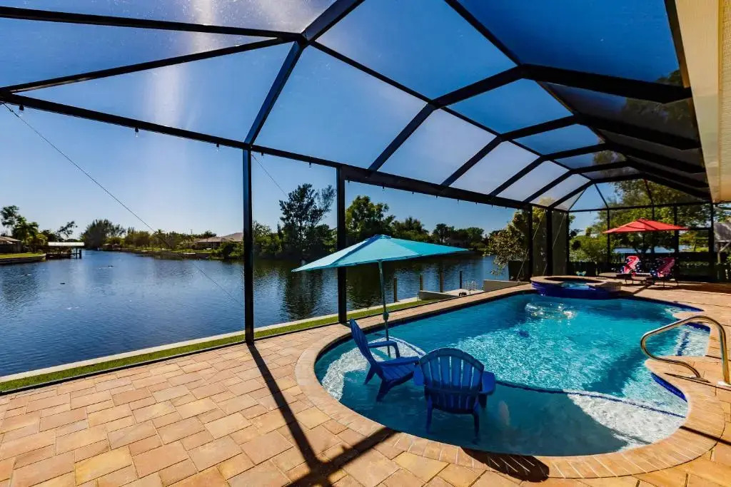 Scenic water view, 2 master suites with direct pool access - Villa Casa Amarilla