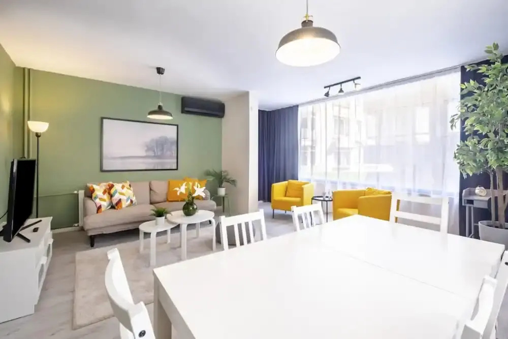 Exquisite Central Flat Near Bagdat Street