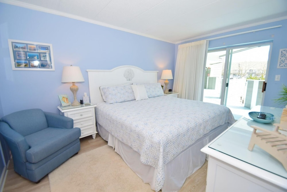 Harbour Island 103l 2 Bedroom Condo