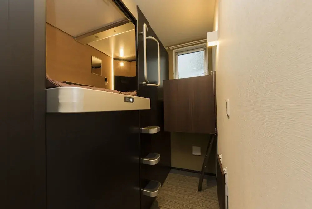 Ryoma Higashiazuma - Hostel