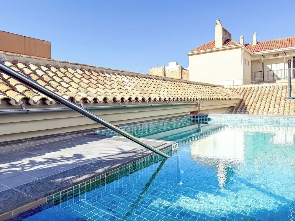 Coeo Hernan Ruiz Rooftop Pool Hostel