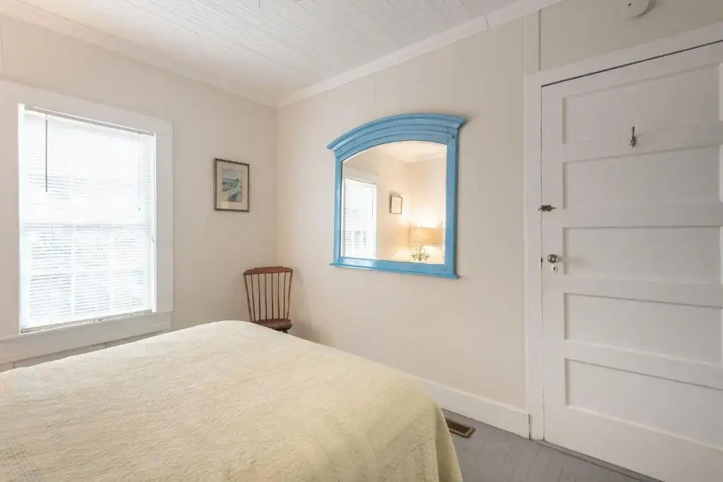808 E Ashley - The Board and Batten - 3 Bedrooms near Ocean