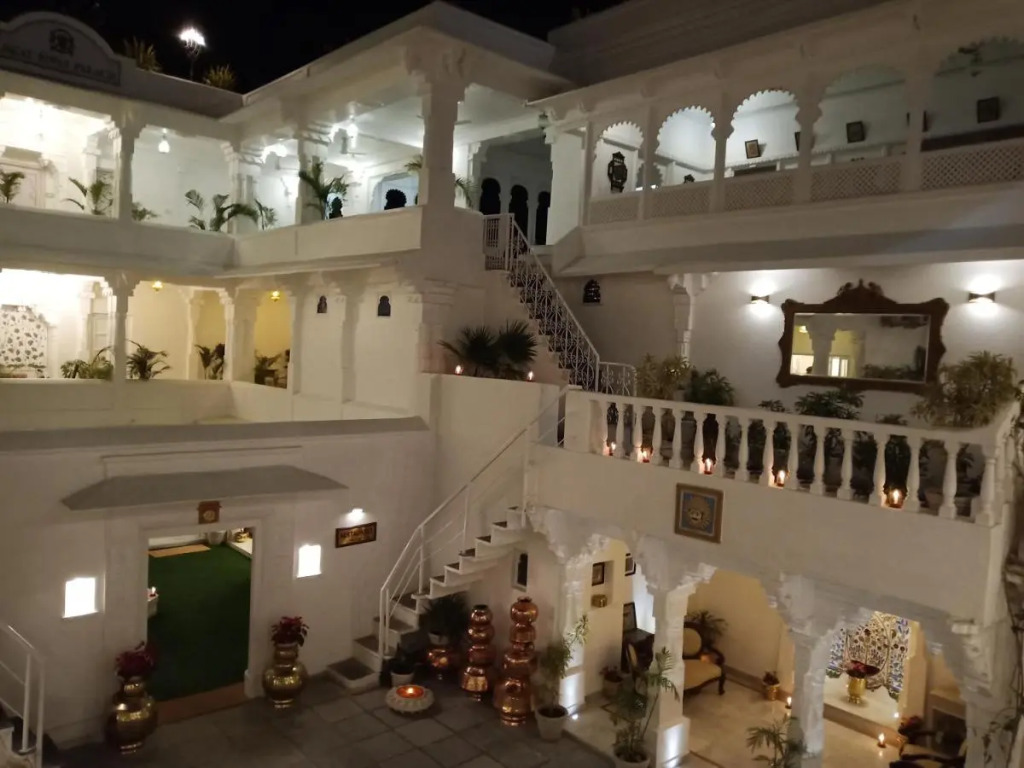 Jagat Niwas Palace