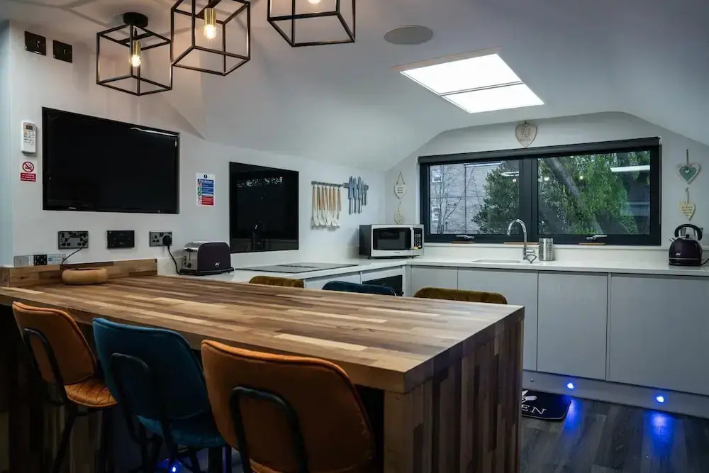 Annex, 2 Bed, Sleeps 4, Parking