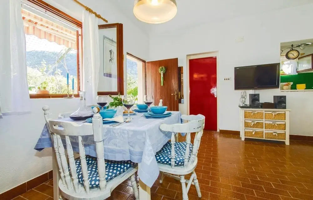 Pet Friendly Home In Zrnovnica